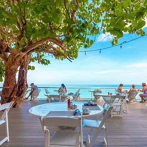 Resort Travellers ***